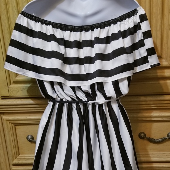 Black and white romper NWOT - Picture 2 of 4